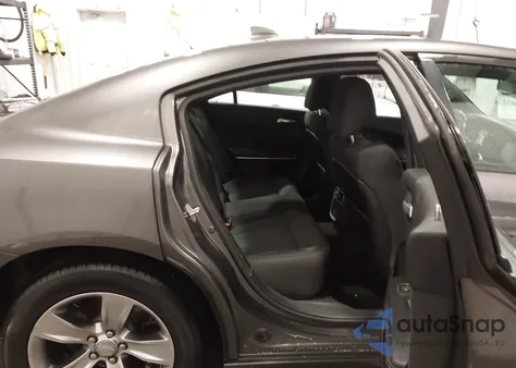 2015 Dodge Charger Sxt z USA, uszkodzony, nr VIN 2C3CDXHG1FH881117